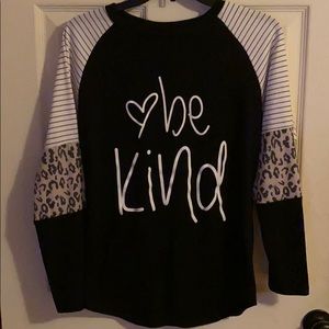 🖤🐝Be Kind long sleeve shirt 🐝🖤